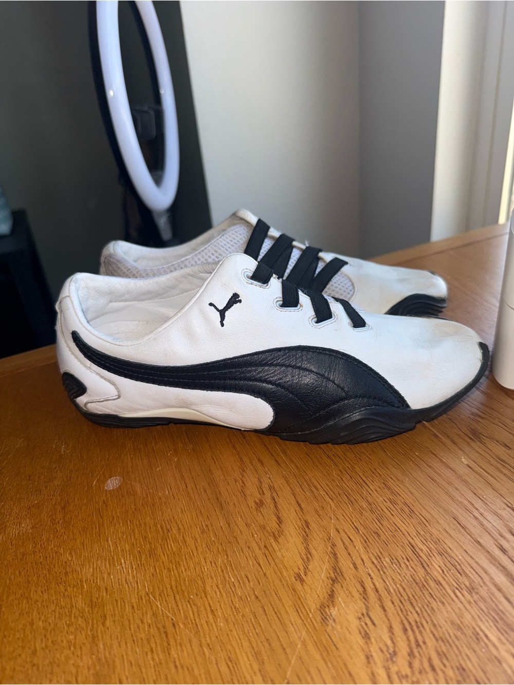 Vintage Puma Black and White Women’s 7.5 Sneakers